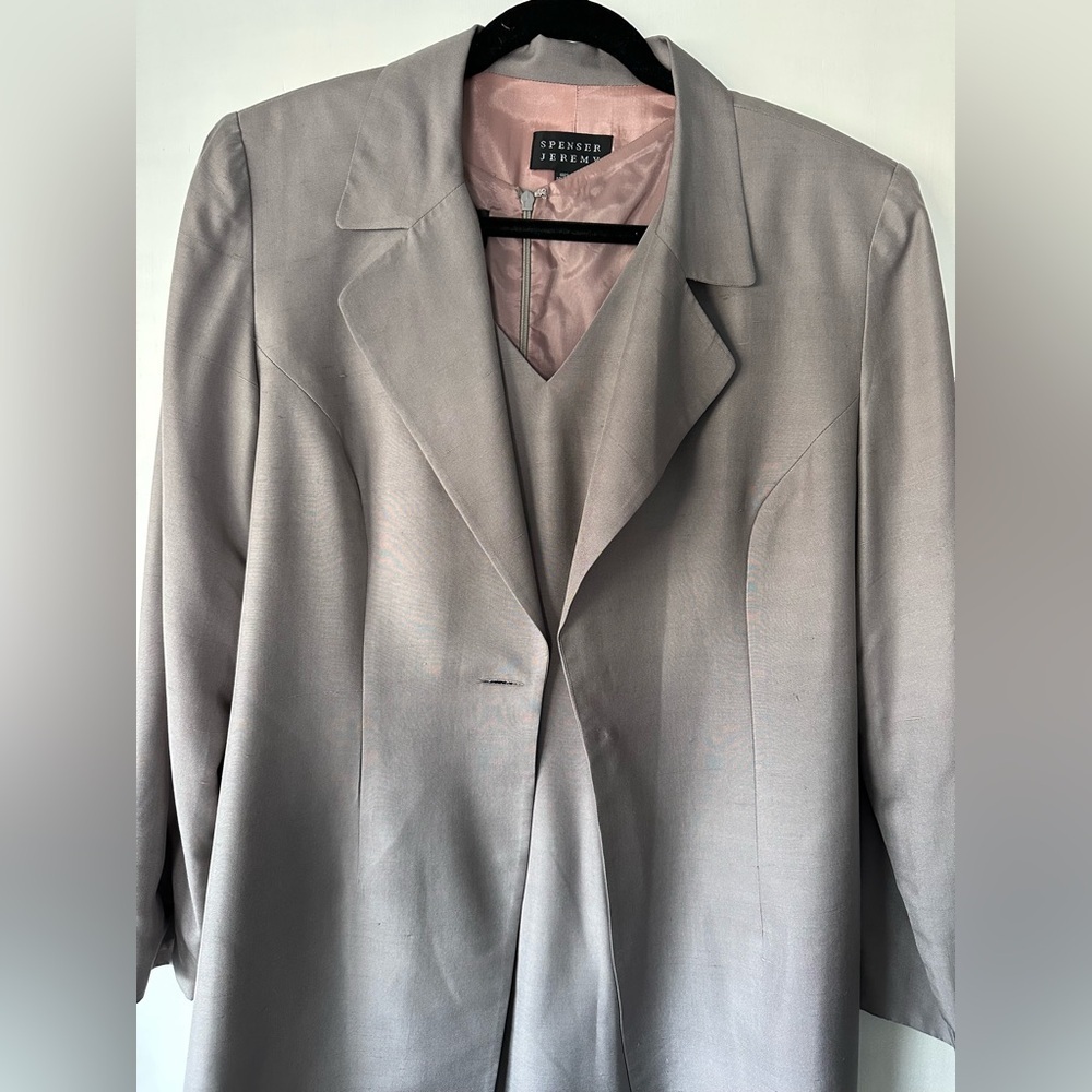 Vintage 1999 2-pc Spenser Jeremy 100% Silk Gray sheath dress and coat. Size 12. - Picture 2 of 10